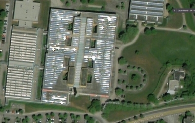 X:\�SG1TechnischerBereich\25 10 KBSZ GD\Bauunterhalt 2018\Au�enanlagen - M�blierung.Beleuchtung.Pylon.Raucherbereich.etc\Raucherbereich\KBSZ GD_vor Mensa.JPG